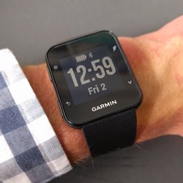 Fitbit Surge vs. Garmin Forerunner 35 